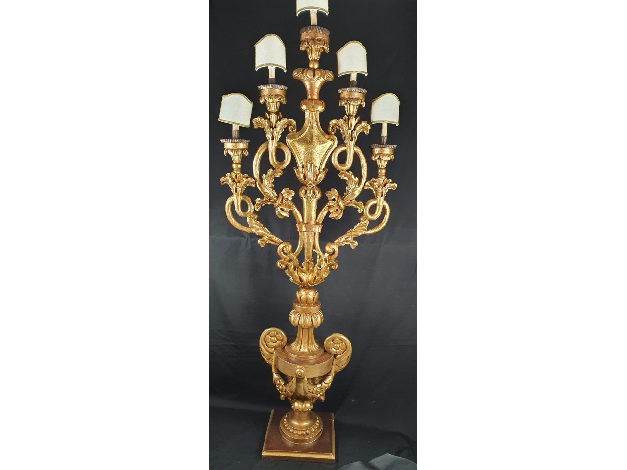 Candelabro in legno dorato del XVIII secolo -Antichità Ioviero