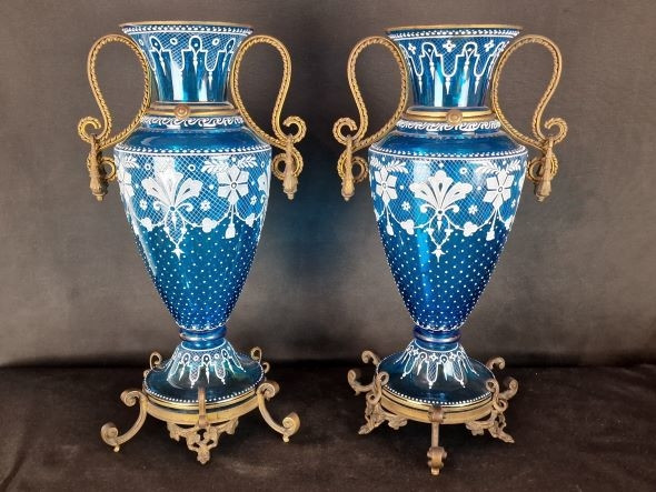 Coppia di vasi in vetro colorato e bronzo - Antichità Ioviero