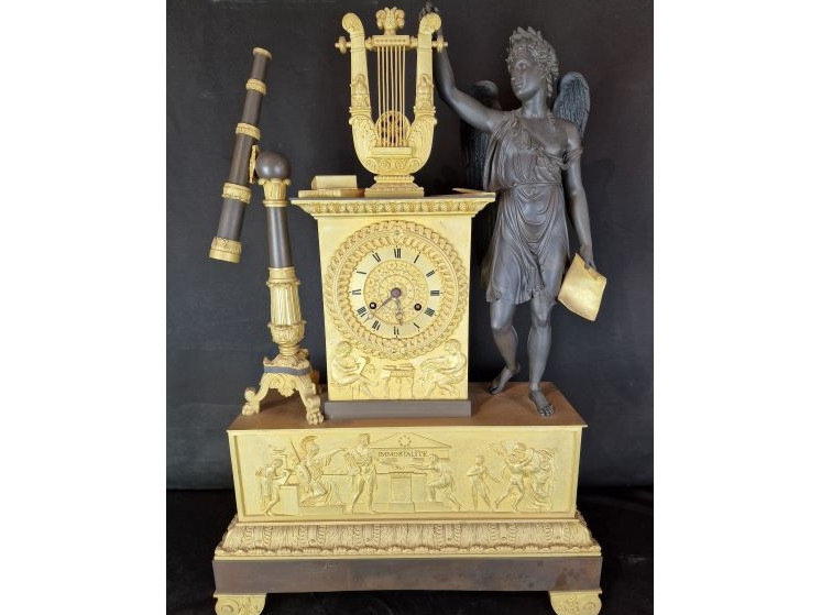 Orologio in bronzo dorato del XVIII secolo - Antichità Ioviero